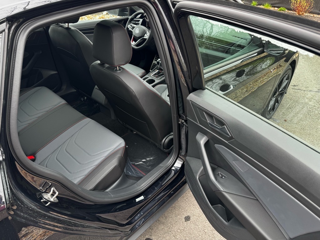 Vehicle image 13 of 35