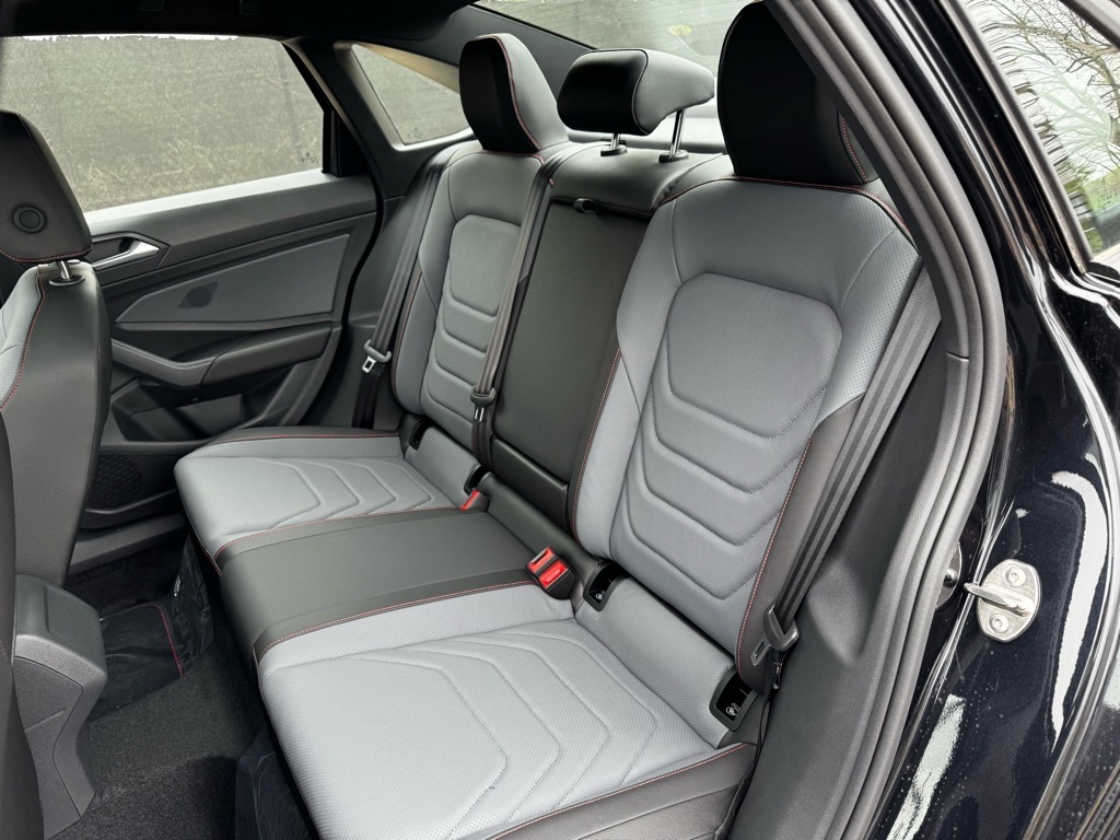 Vehicle image 18 of 35