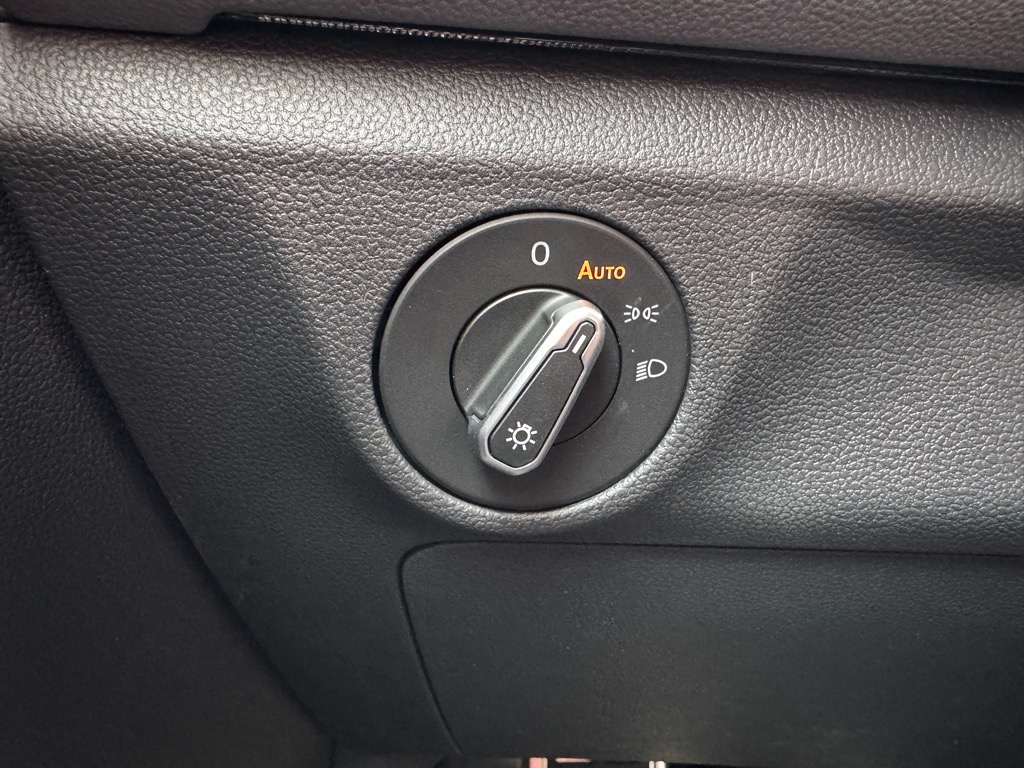 Vehicle image 23 of 35
