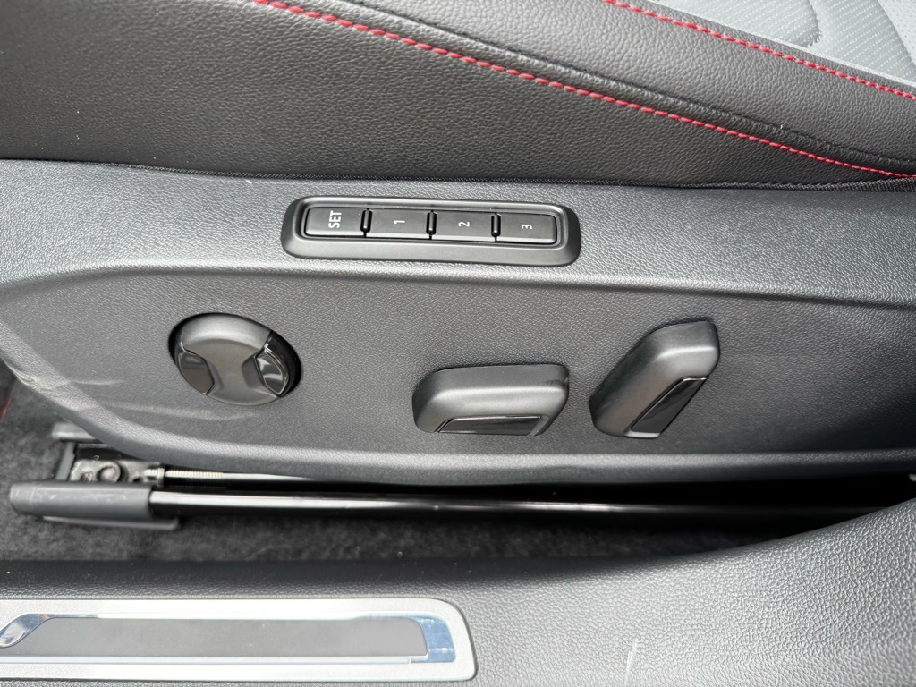 Vehicle image 22 of 35