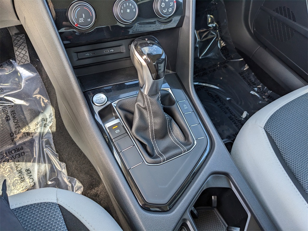 Vehicle image 21 of 29