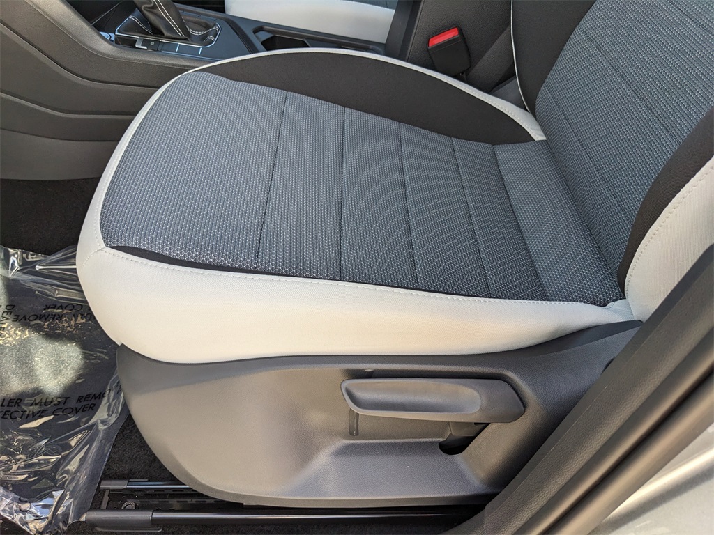 Vehicle image 13 of 29