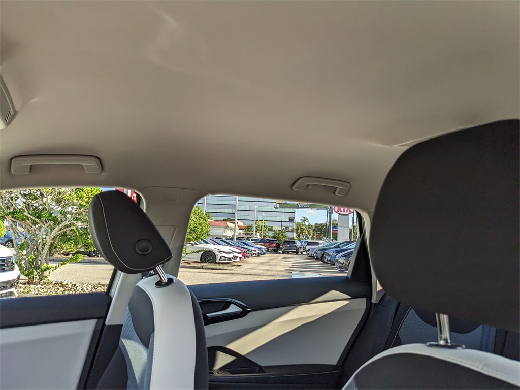 Vehicle image 18 of 29