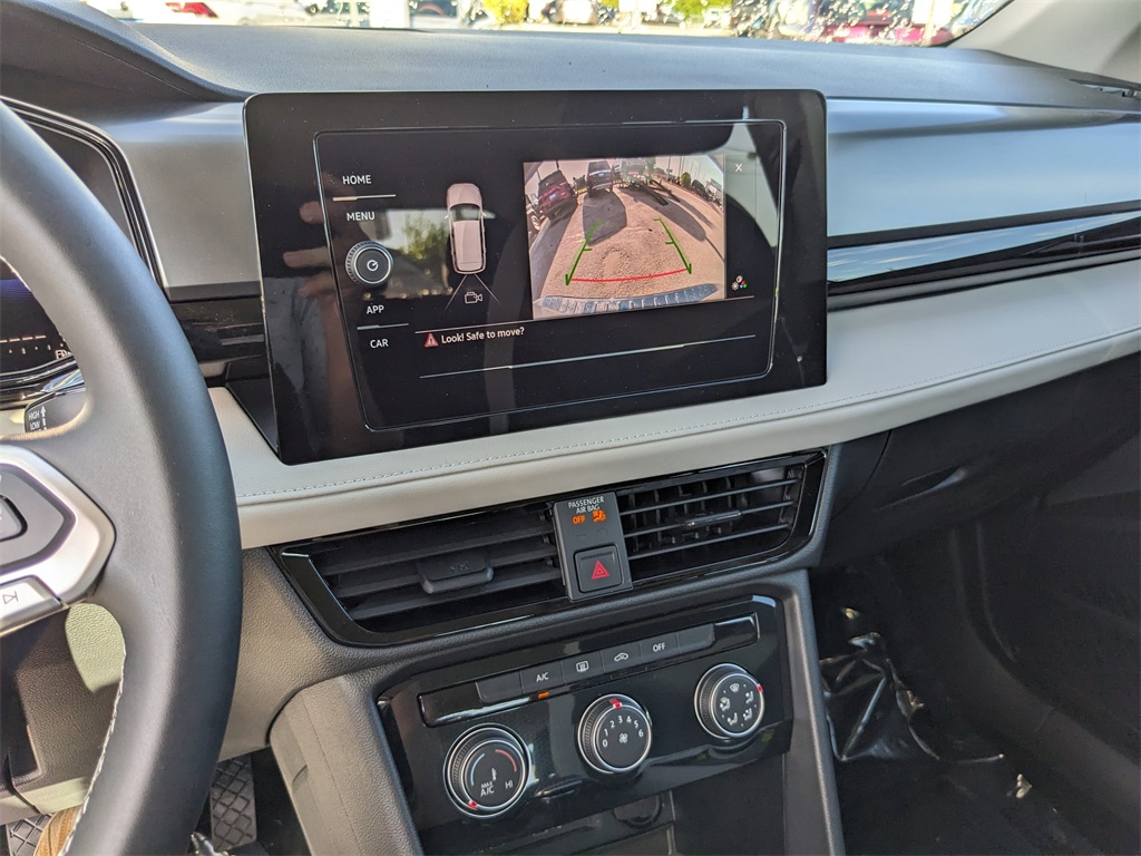 Vehicle image 20 of 29