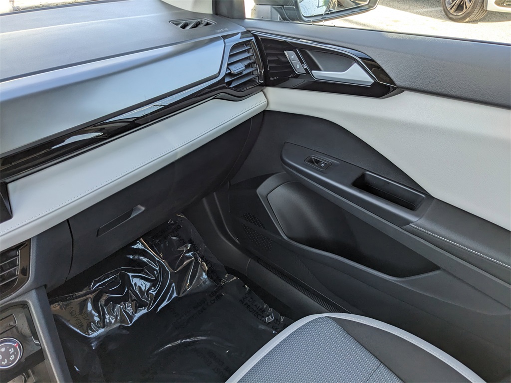 Vehicle image 16 of 29