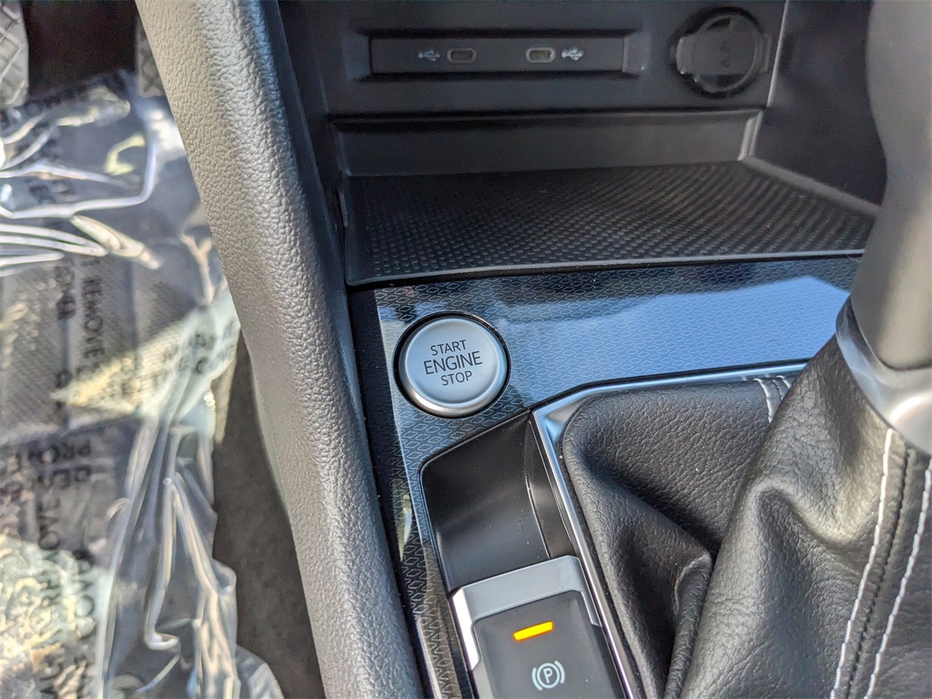 Vehicle image 24 of 29