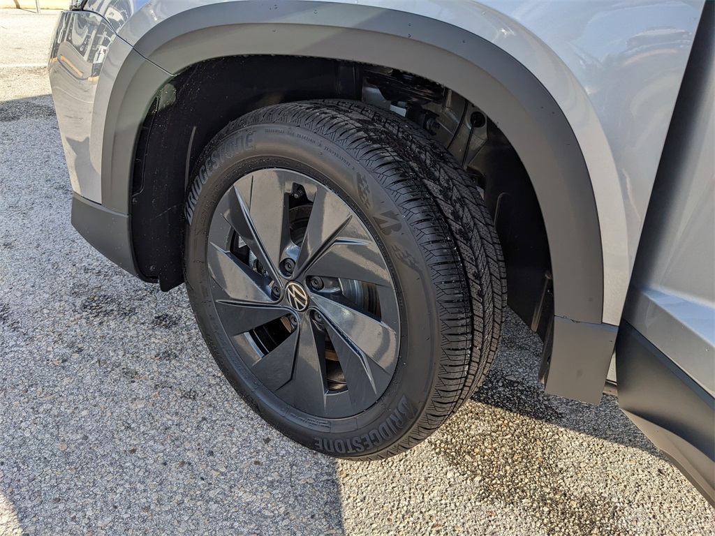 Vehicle image 10 of 29