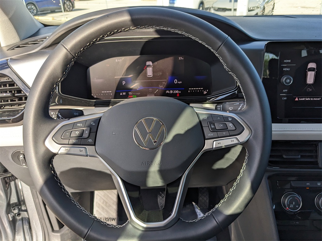 Vehicle image 27 of 29
