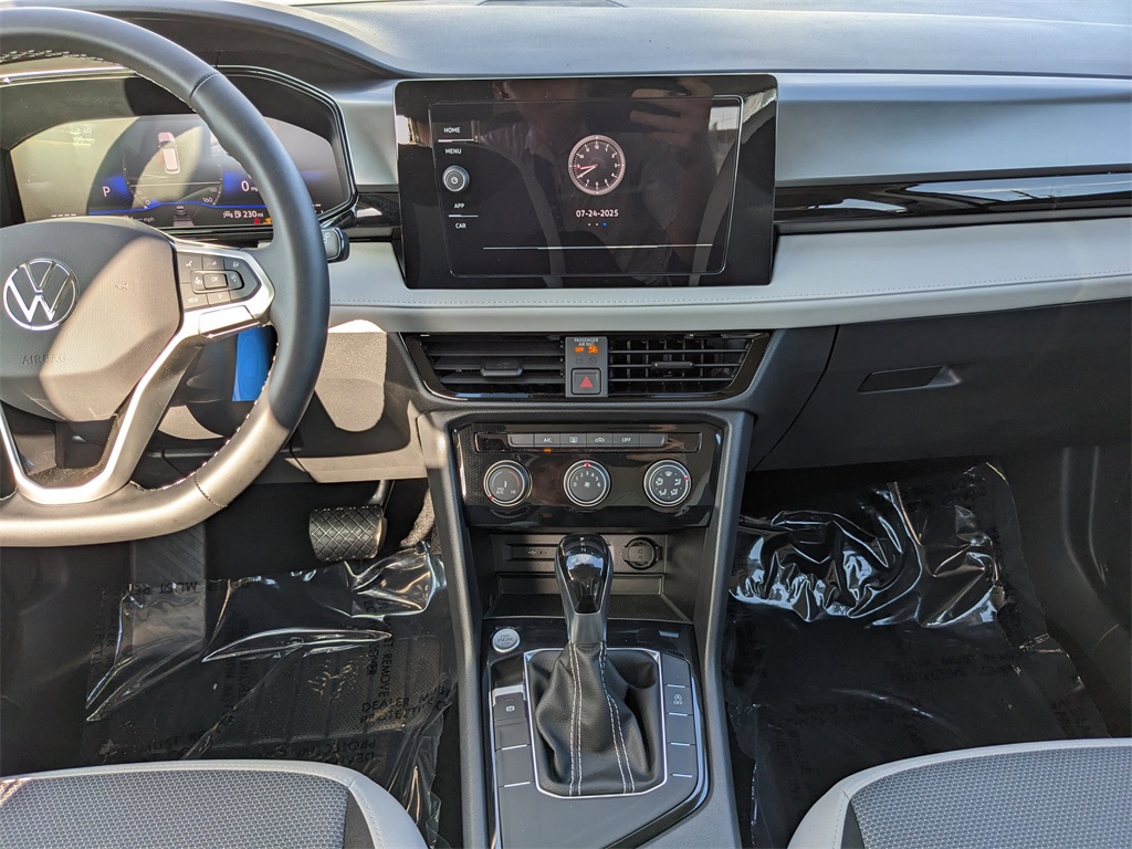 Vehicle image 17 of 29