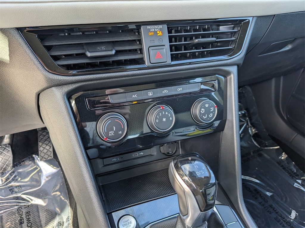 Vehicle image 23 of 29