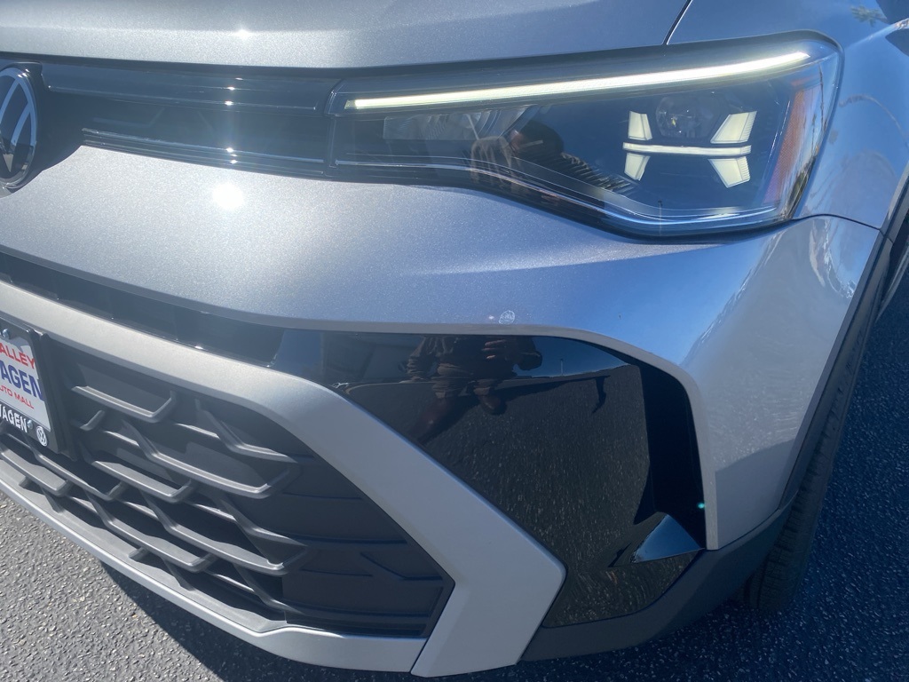 Vehicle image 10 of 32