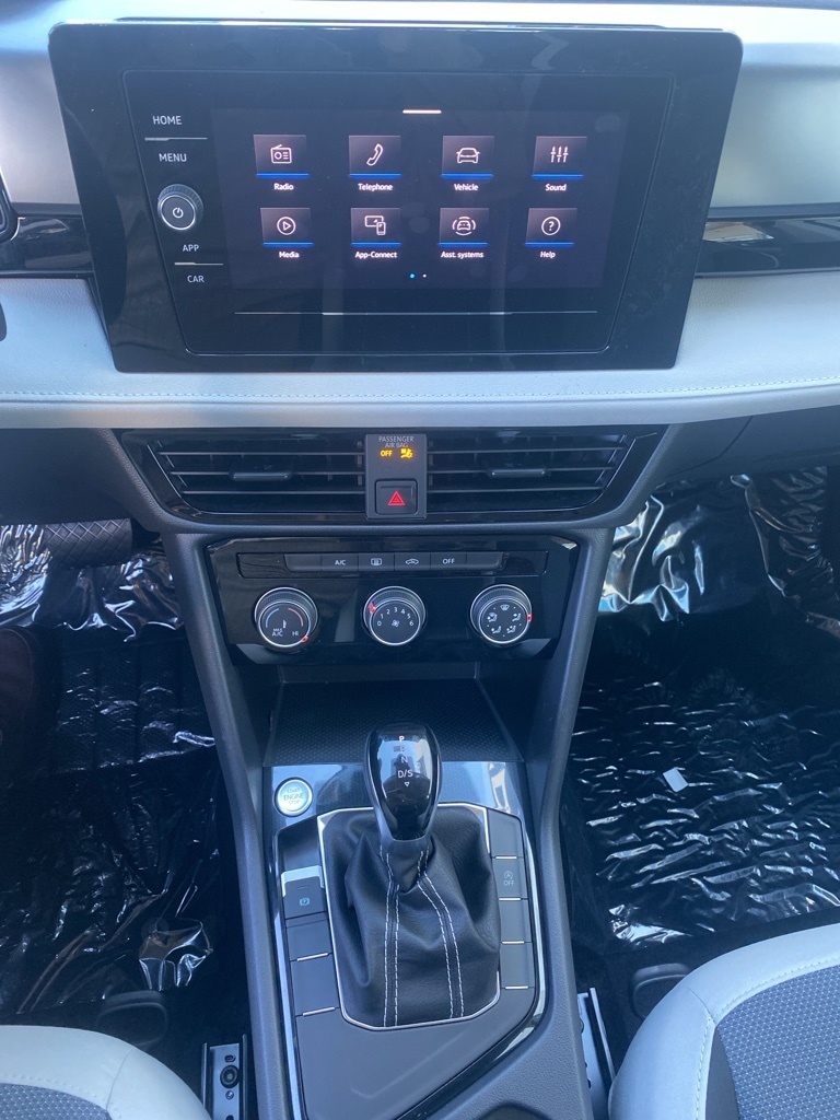 Vehicle image 14 of 32