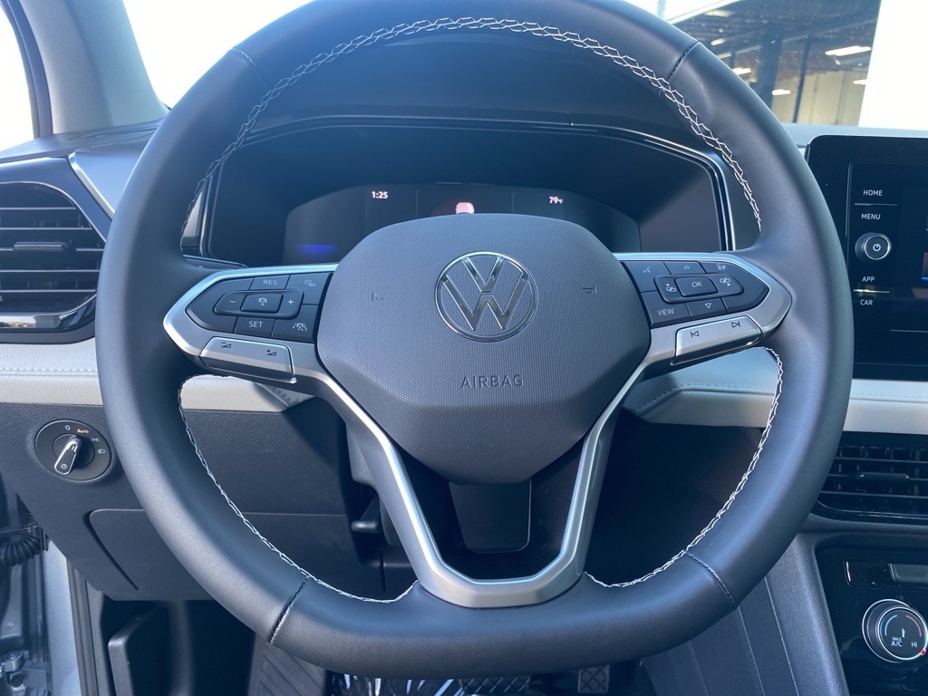 Vehicle image 16 of 32