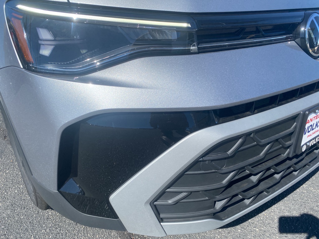 Vehicle image 9 of 32