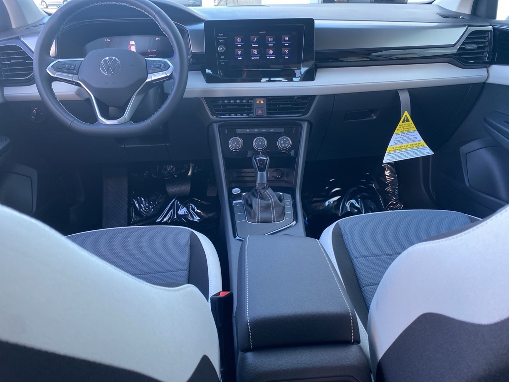 Vehicle image 13 of 32