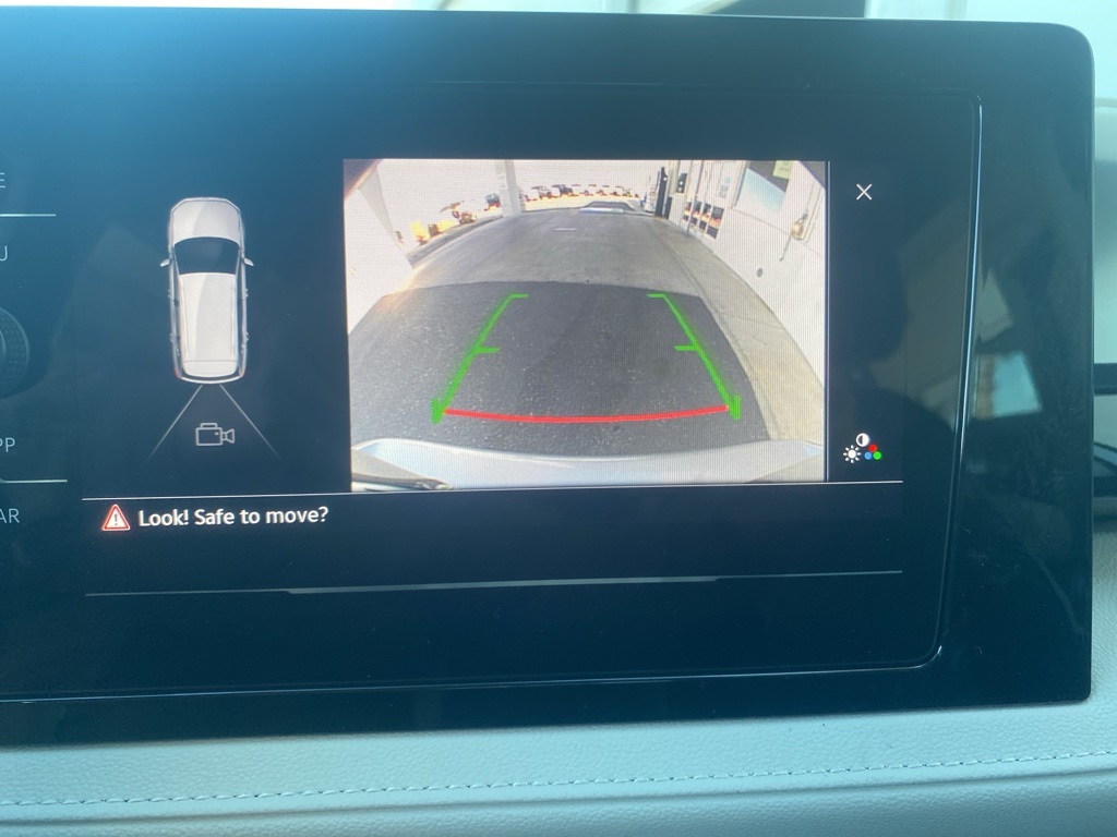 Vehicle image 15 of 32