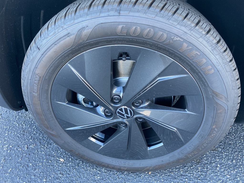 Vehicle image 29 of 32