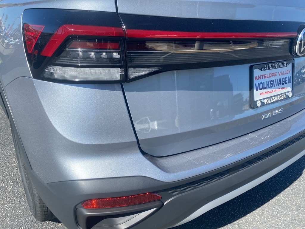 Vehicle image 11 of 32