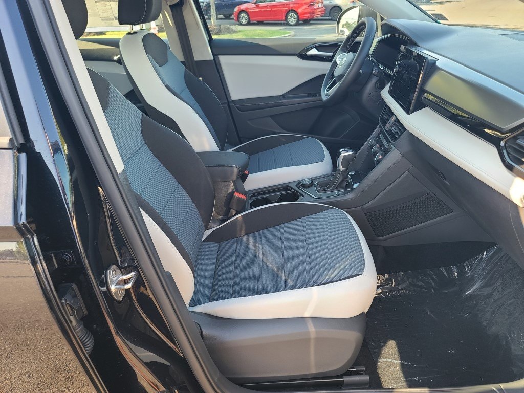 2025 Volkswagen Taos S Image 6 of 17