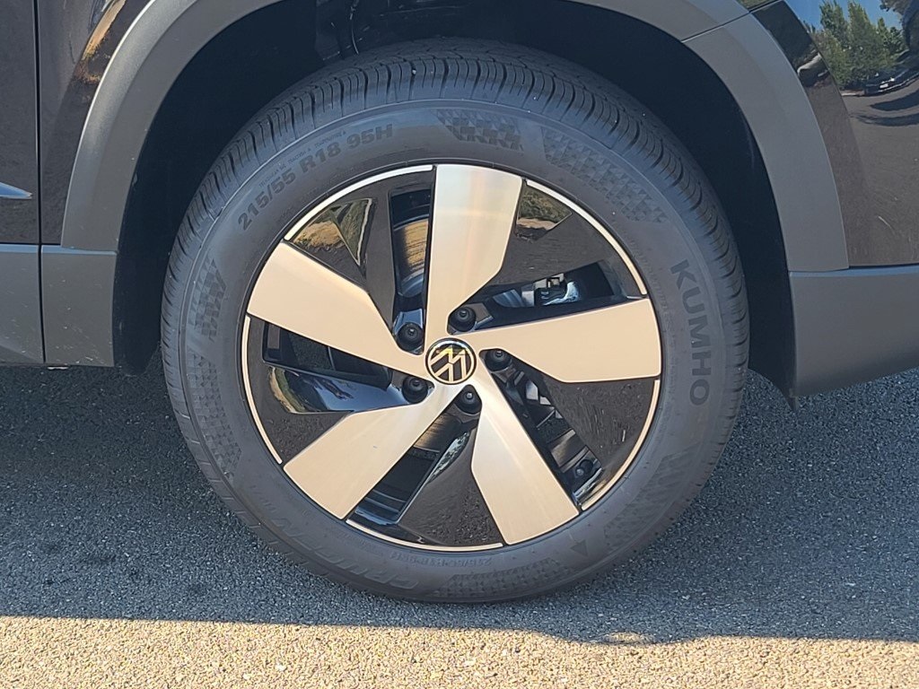 2025 Volkswagen Taos S Image 4 of 17