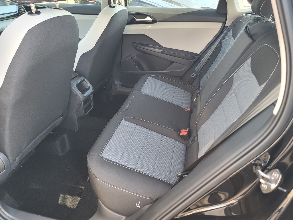 2025 Volkswagen Taos S Image 7 of 17