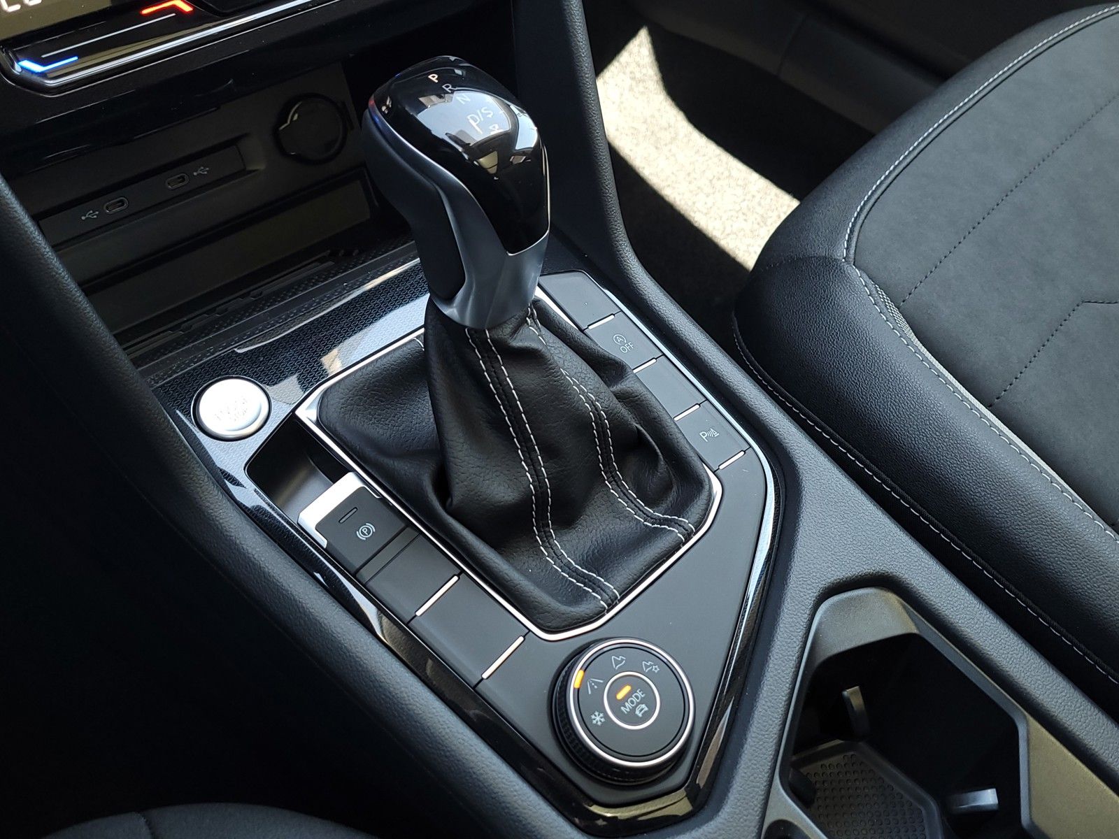 Vehicle image 15 of 17