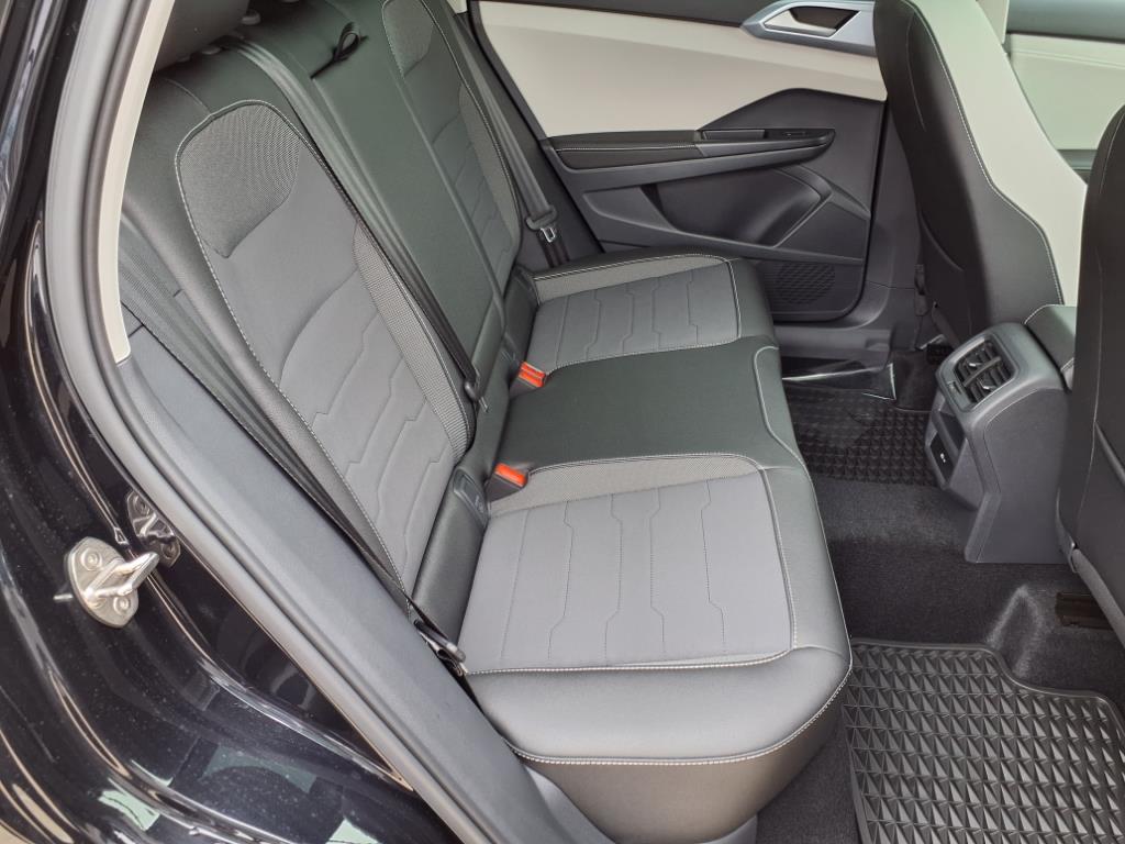 Vehicle image 13 of 20