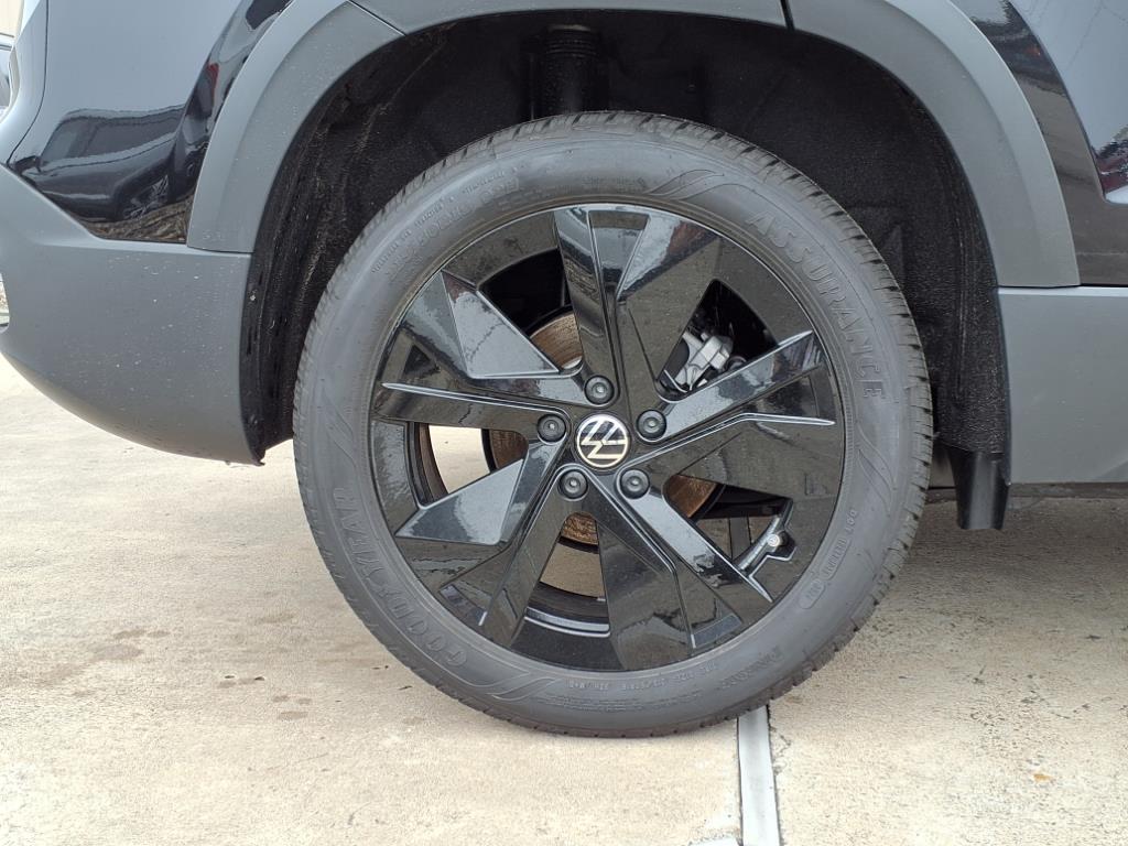 Vehicle image 9 of 20