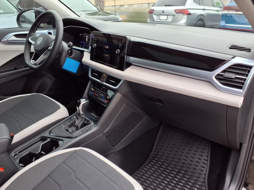 Vehicle image 11 of 20