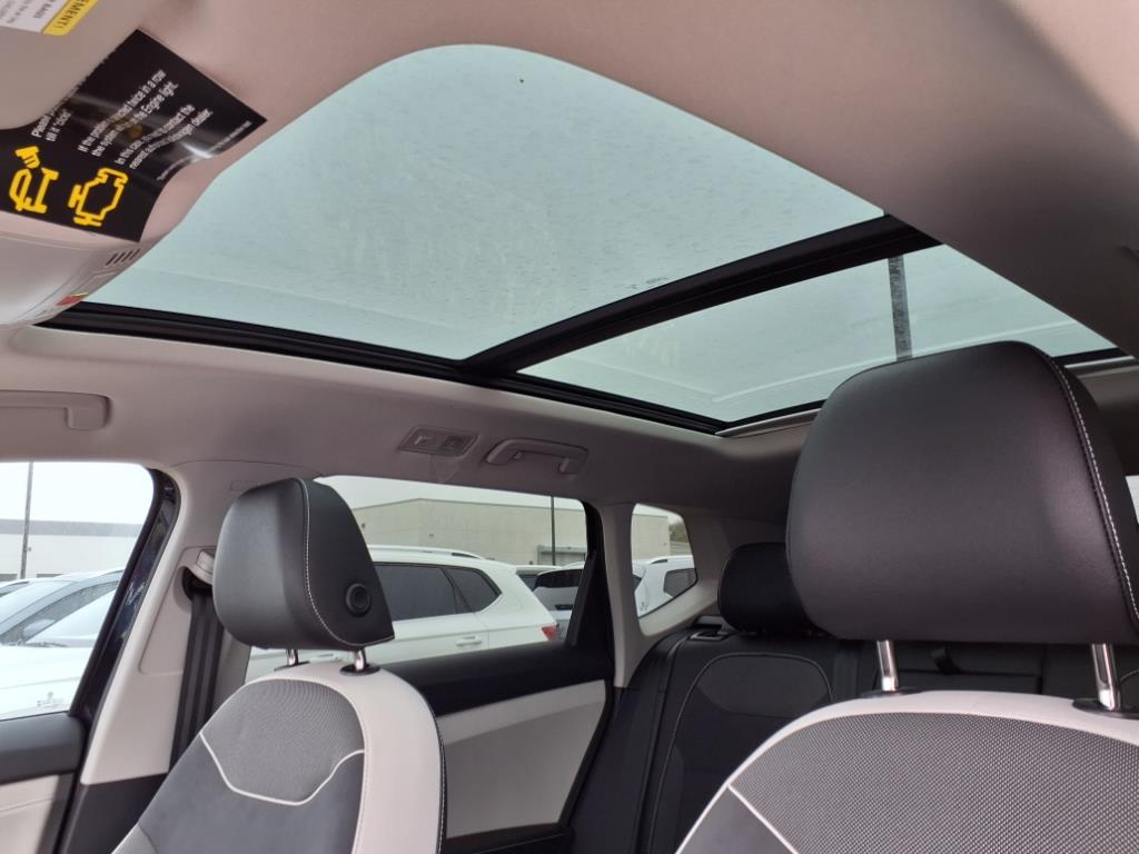 Vehicle image 17 of 20