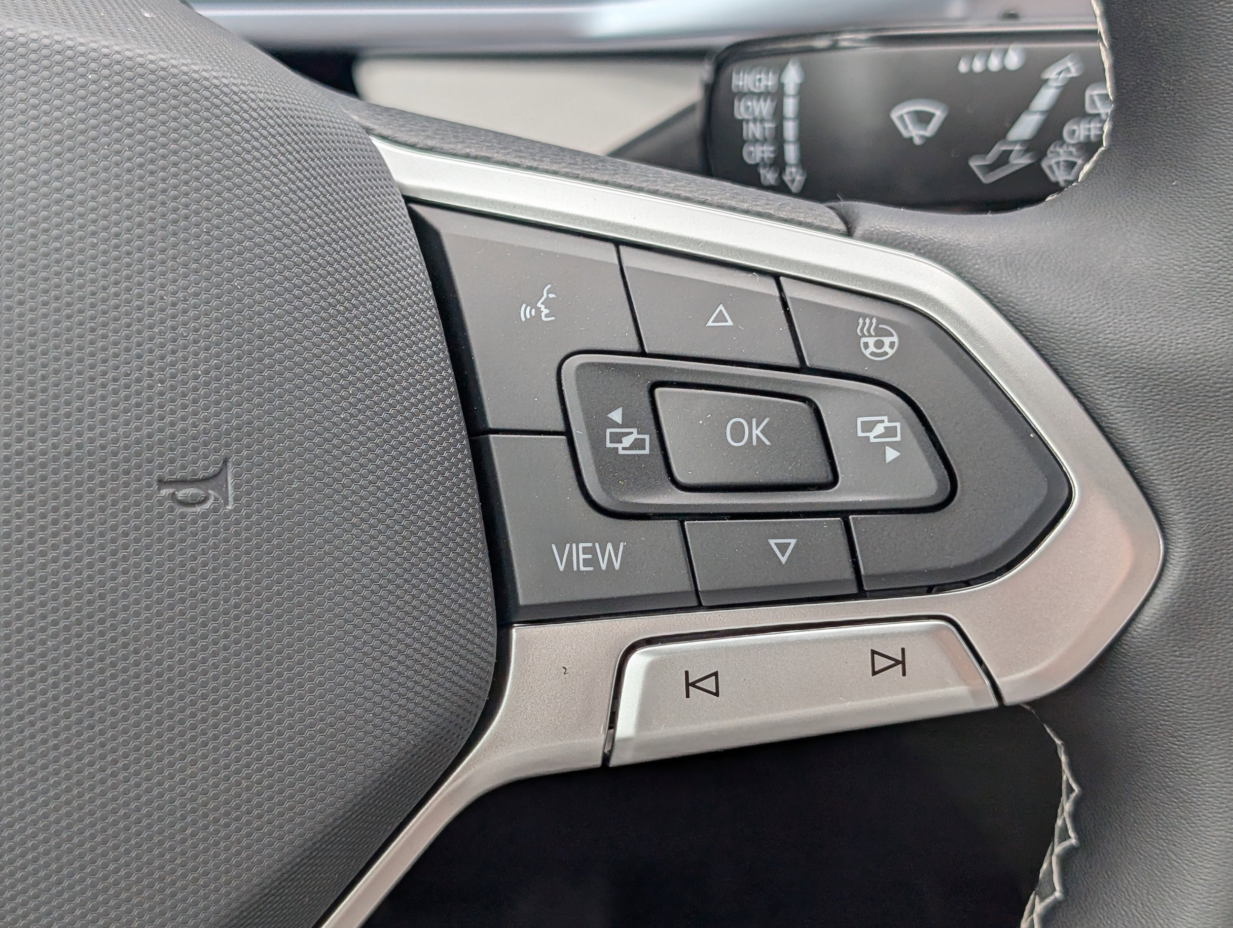 Vehicle image 21 of 33
