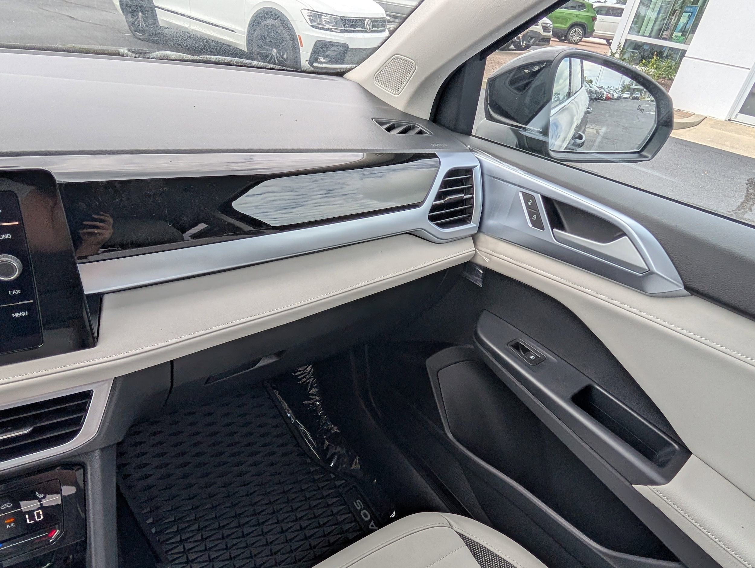 Vehicle image 13 of 33