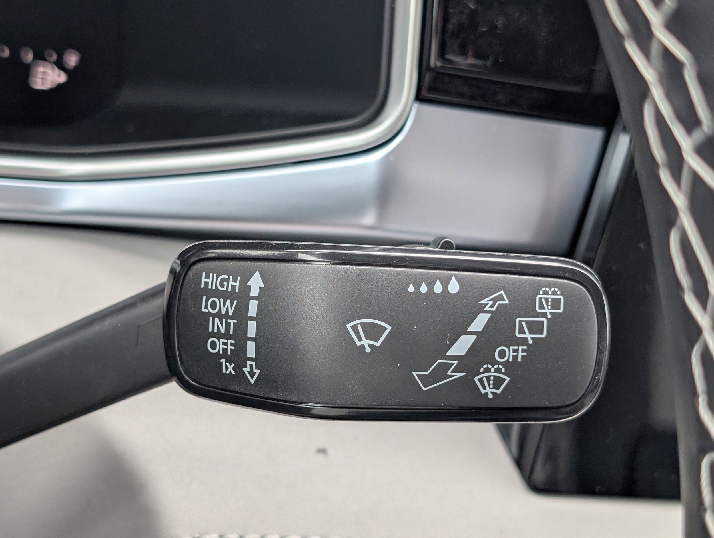 Vehicle image 23 of 33