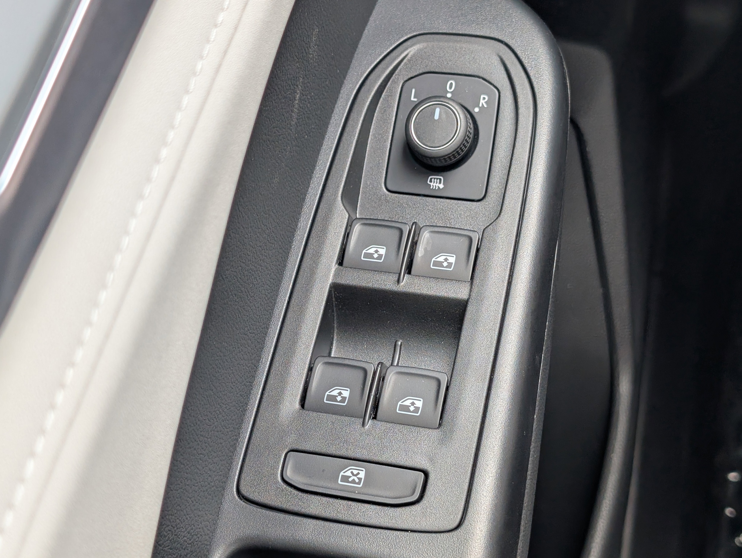 Vehicle image 24 of 33