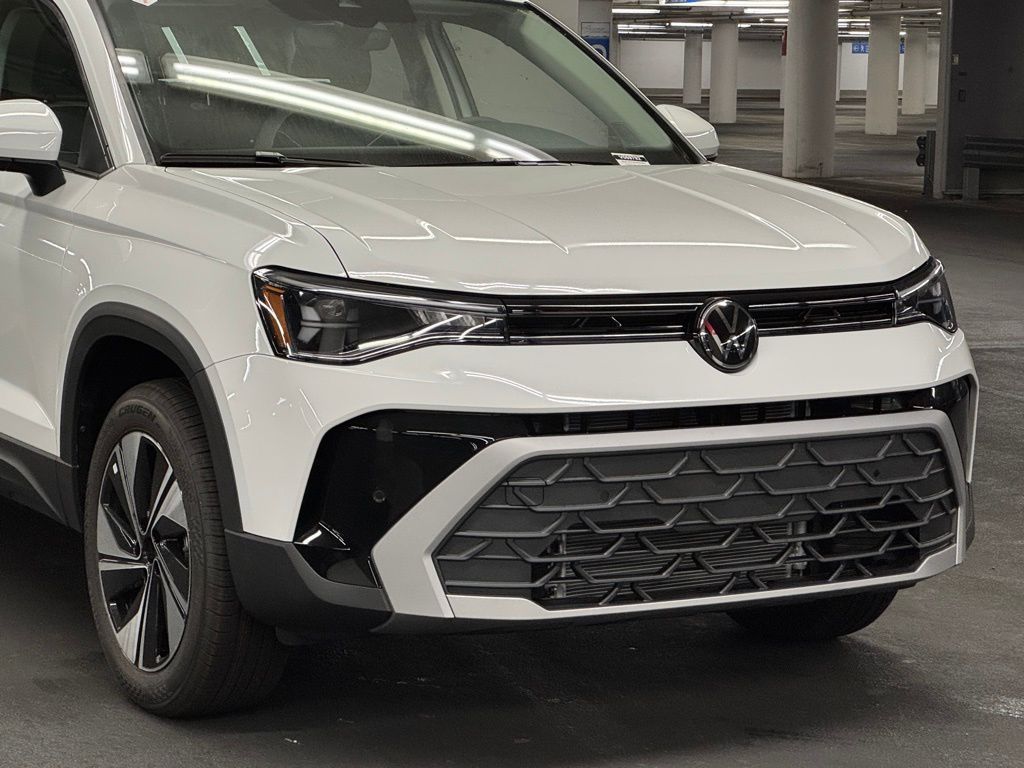 2025 Volkswagen Taos SE Image 40 of 40