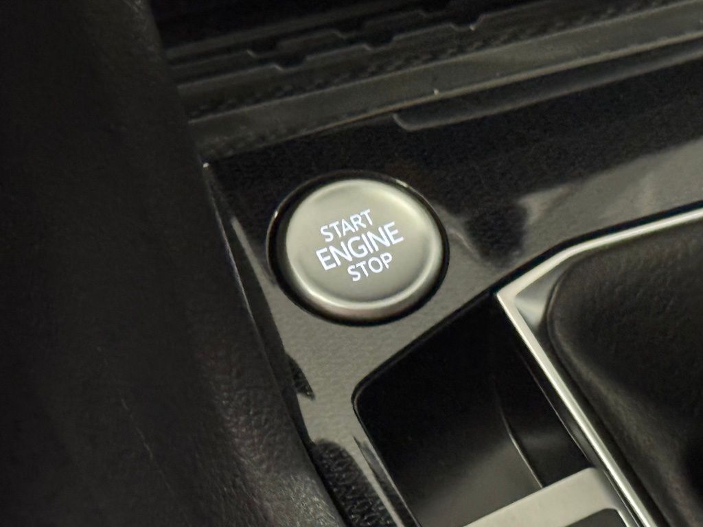 2025 Volkswagen Taos SE Image 28 of 40