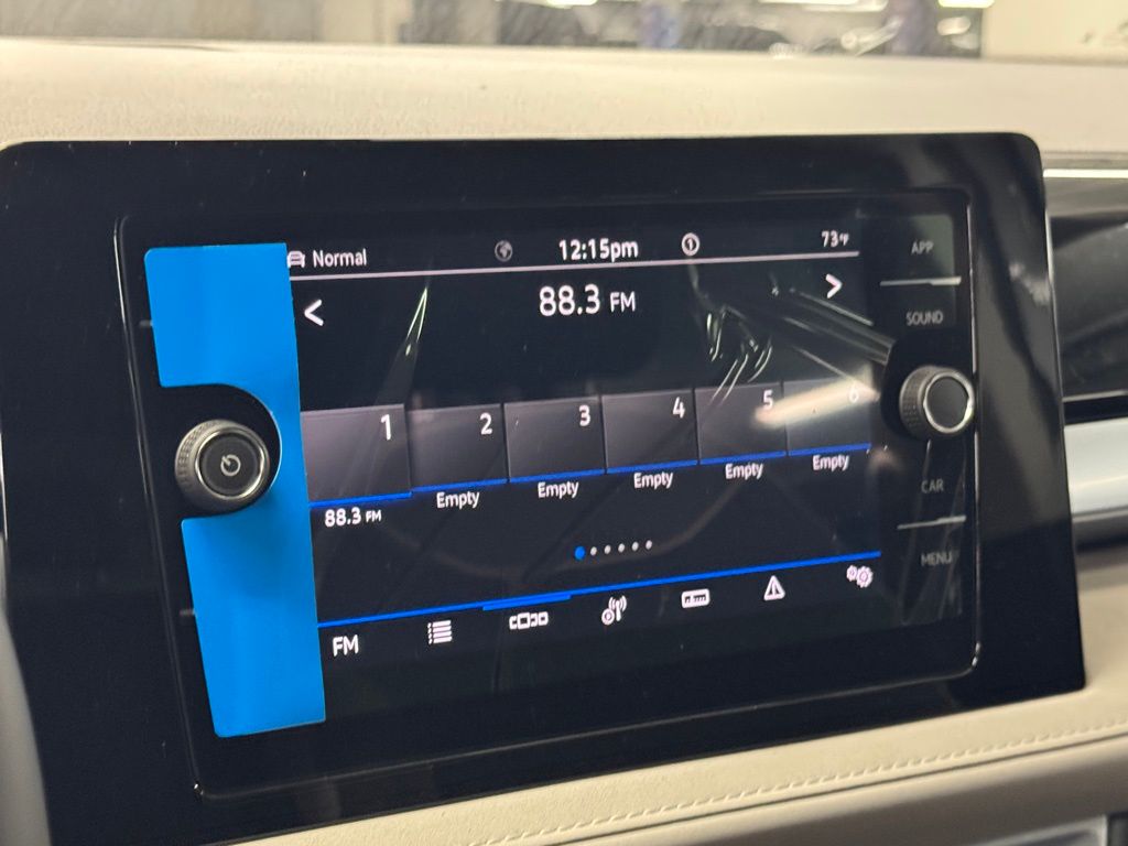 2025 Volkswagen Taos SE Image 19 of 40