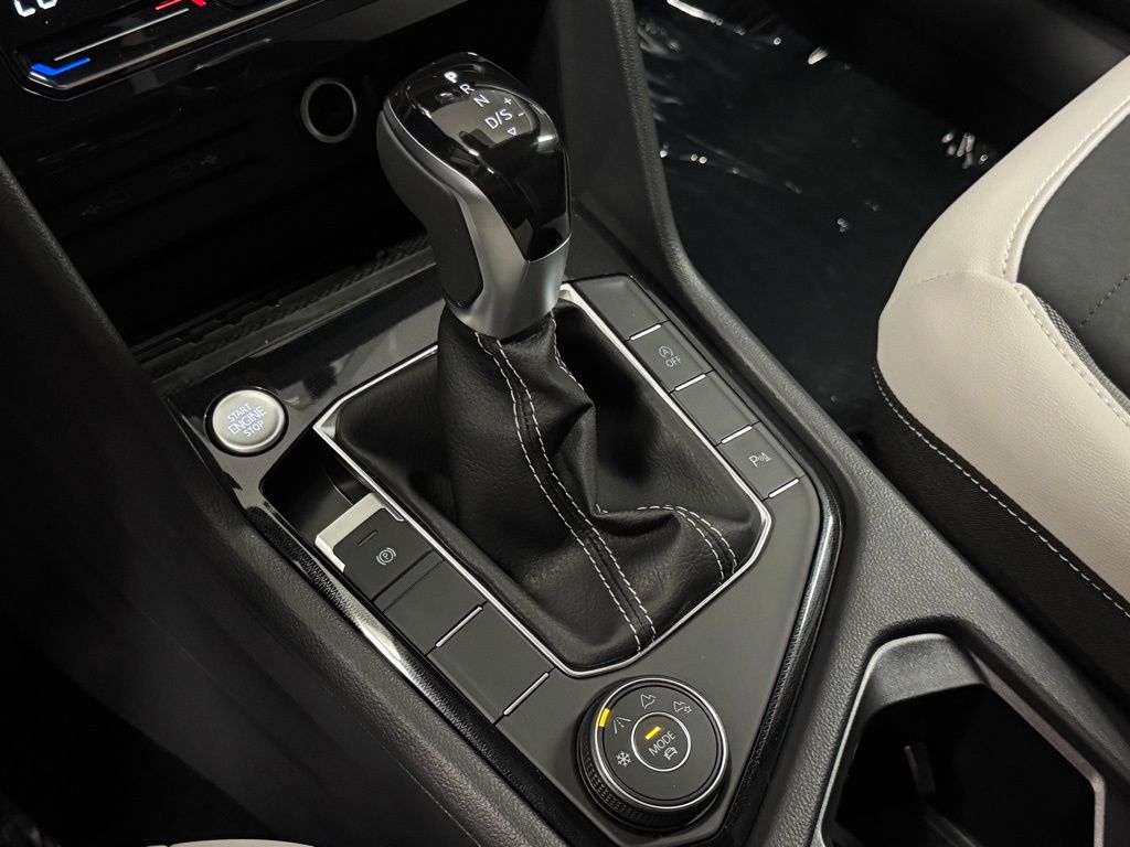 2025 Volkswagen Taos SE Image 24 of 40