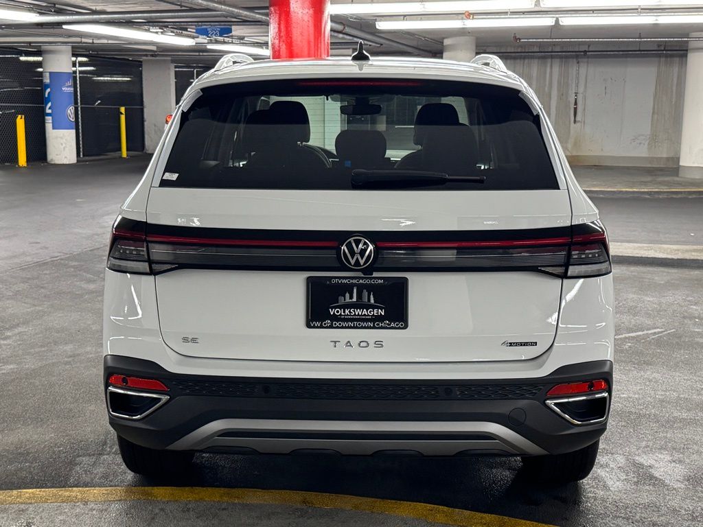 2025 Volkswagen Taos SE Image 7 of 40