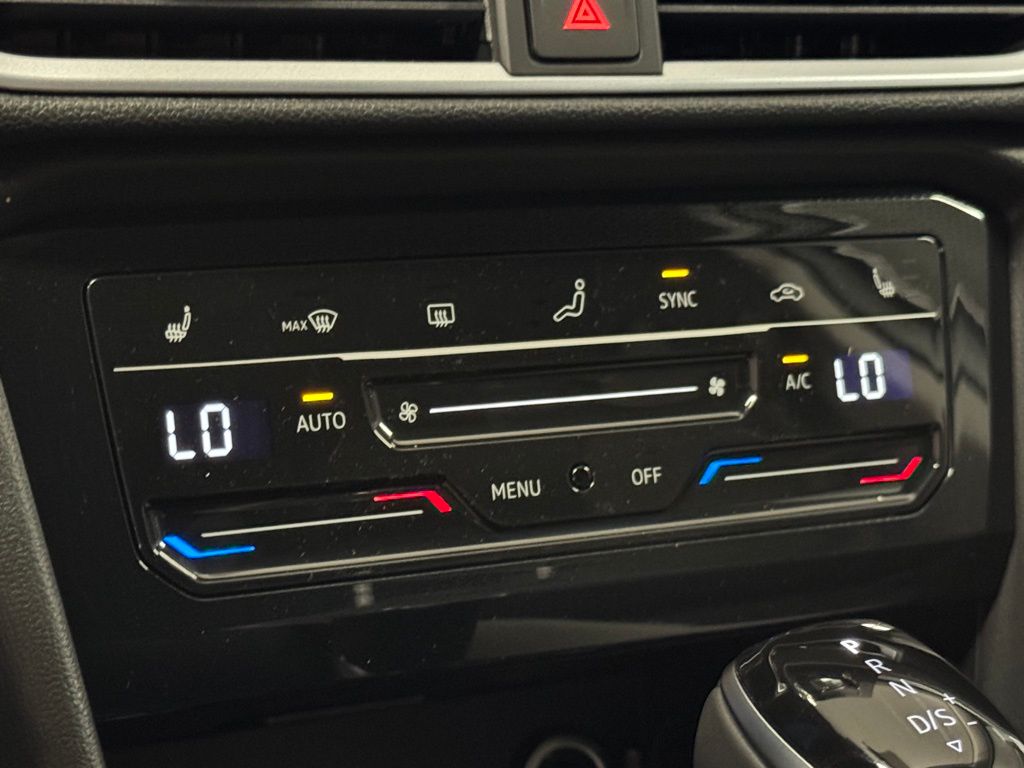 2025 Volkswagen Taos SE Image 23 of 40