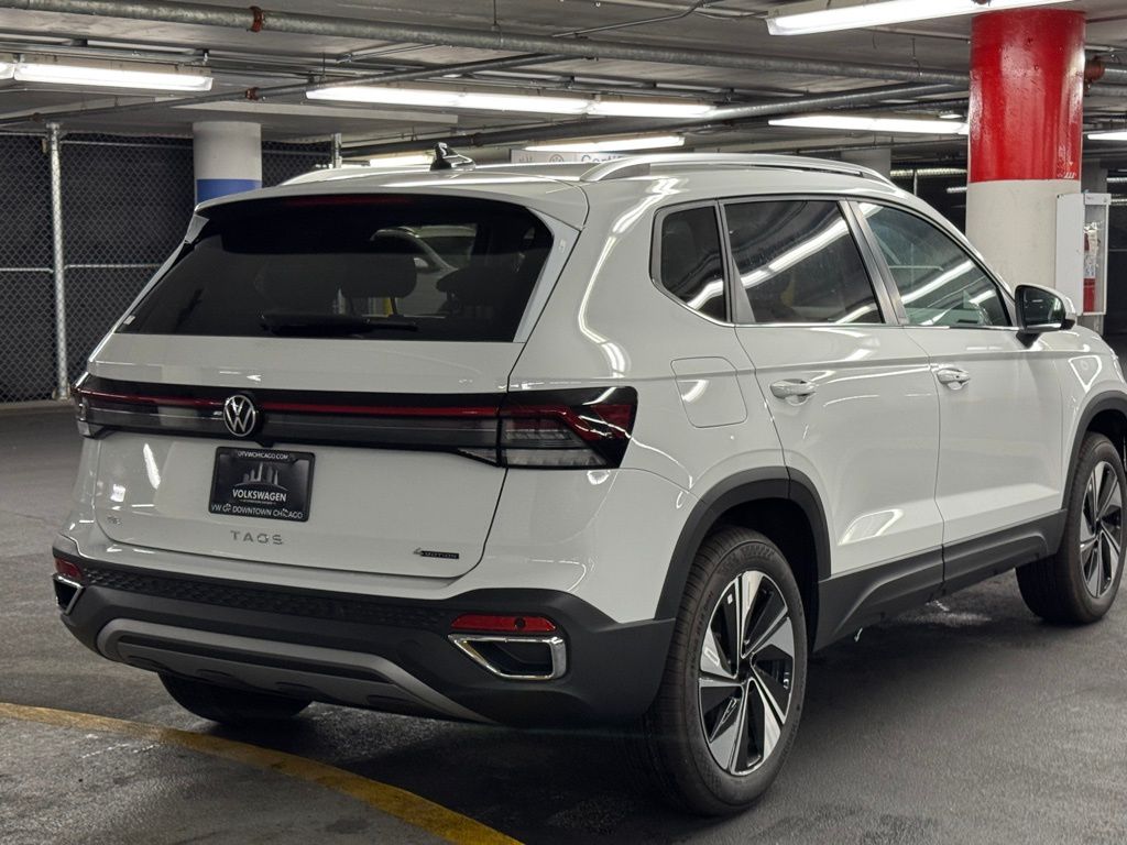 2025 Volkswagen Taos SE Image 6 of 40