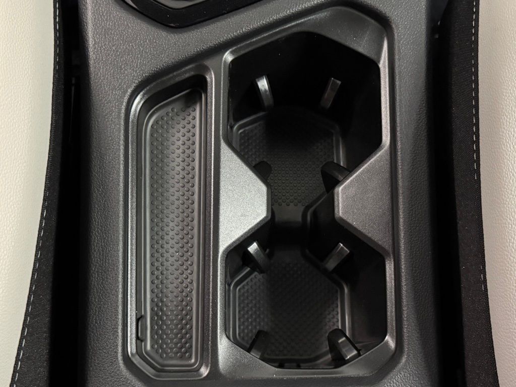 2025 Volkswagen Taos SE Image 30 of 40