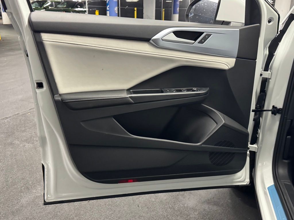 2025 Volkswagen Taos SE Image 26 of 40