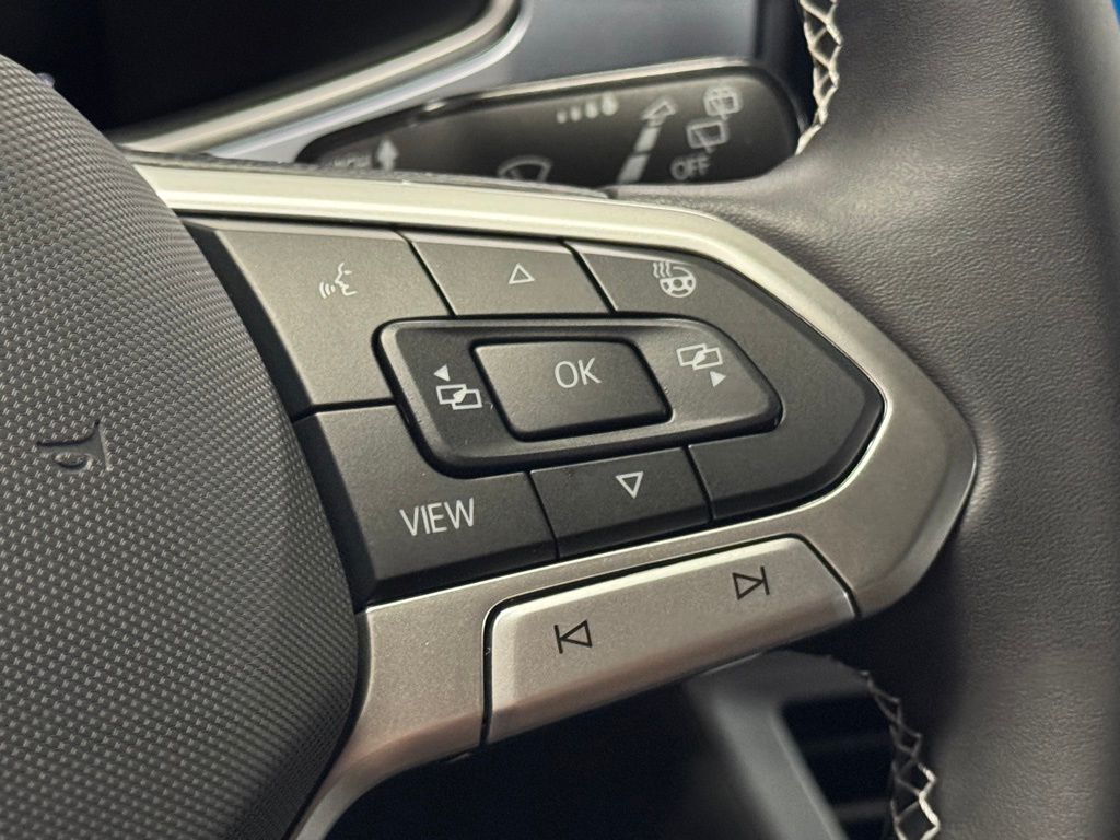 2025 Volkswagen Taos SE Image 31 of 40