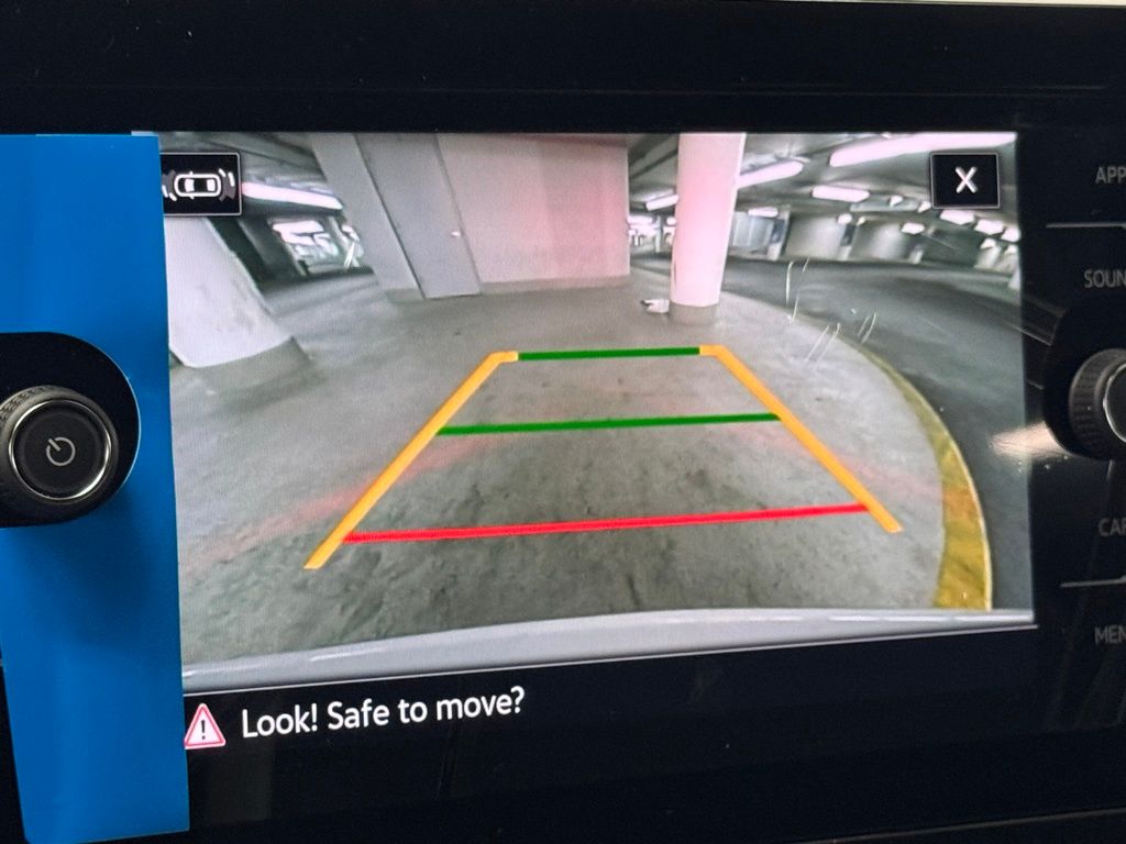 2025 Volkswagen Taos SE Image 21 of 40