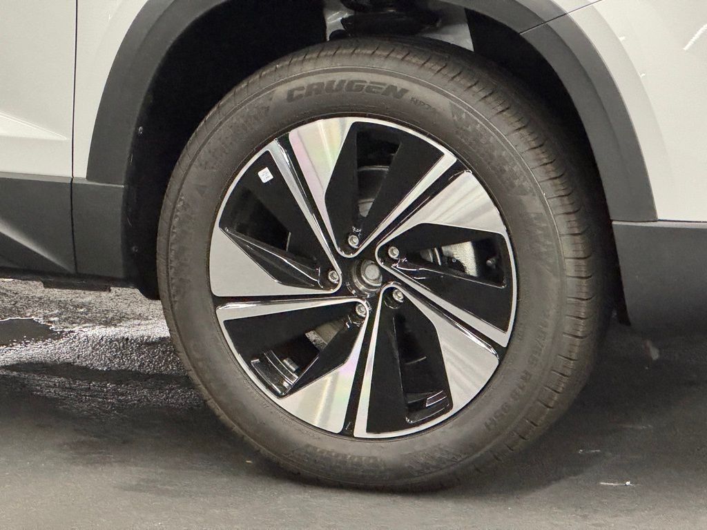 2025 Volkswagen Taos SE Image 10 of 40