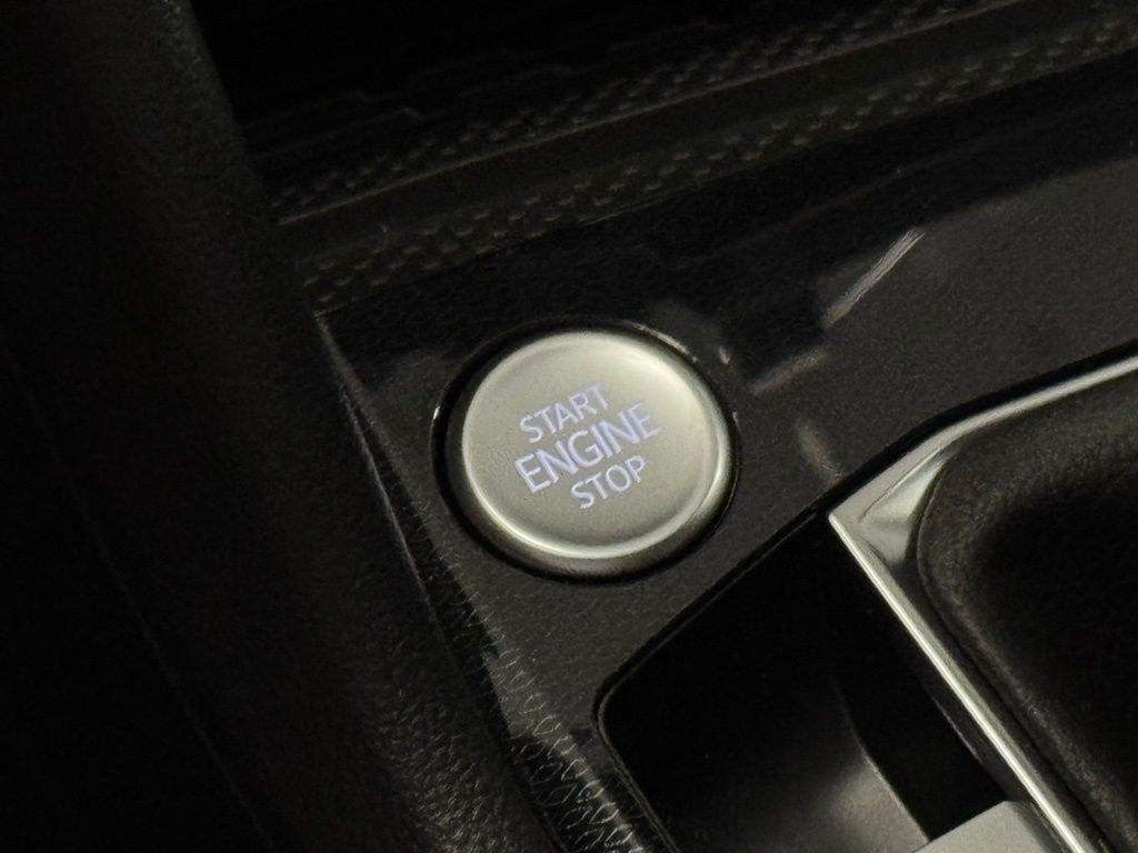 2025 Volkswagen Taos SE Image 38 of 38