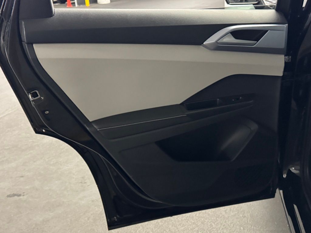 2025 Volkswagen Taos SE Image 22 of 38