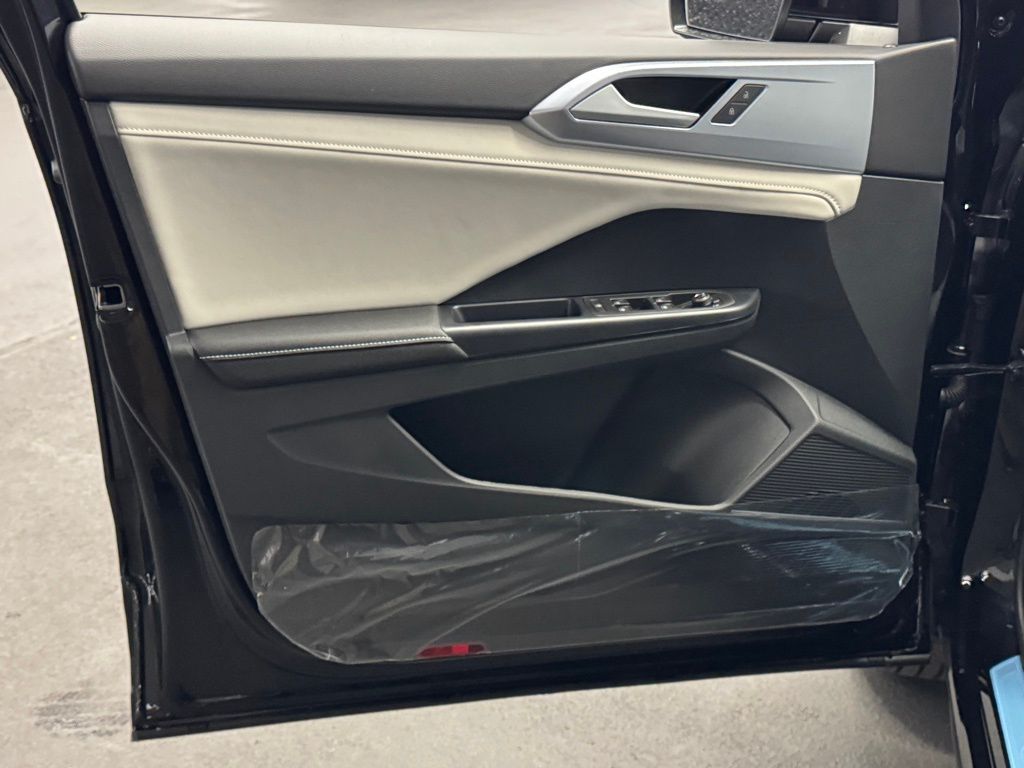 2025 Volkswagen Taos SE Image 23 of 38