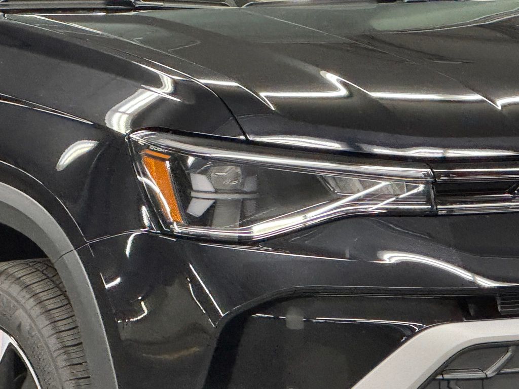 2025 Volkswagen Taos SE Image 35 of 38